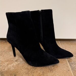 Steve Madden Black Clovers Suede Booties